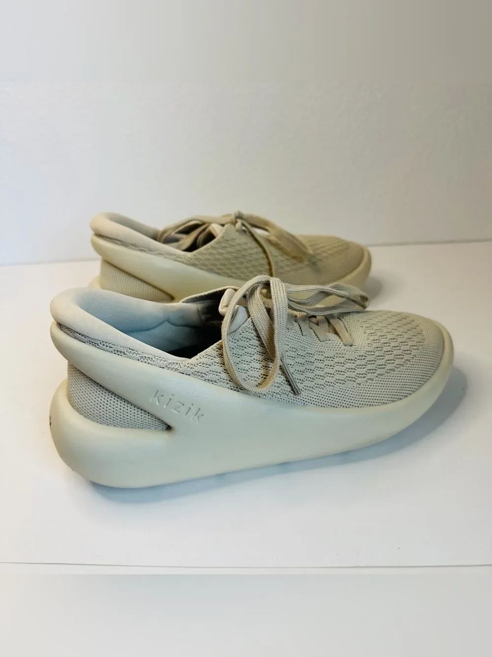 Kizik Women's US Size 6 Beige Cream Handsfree Athletic Sneakers Shoes